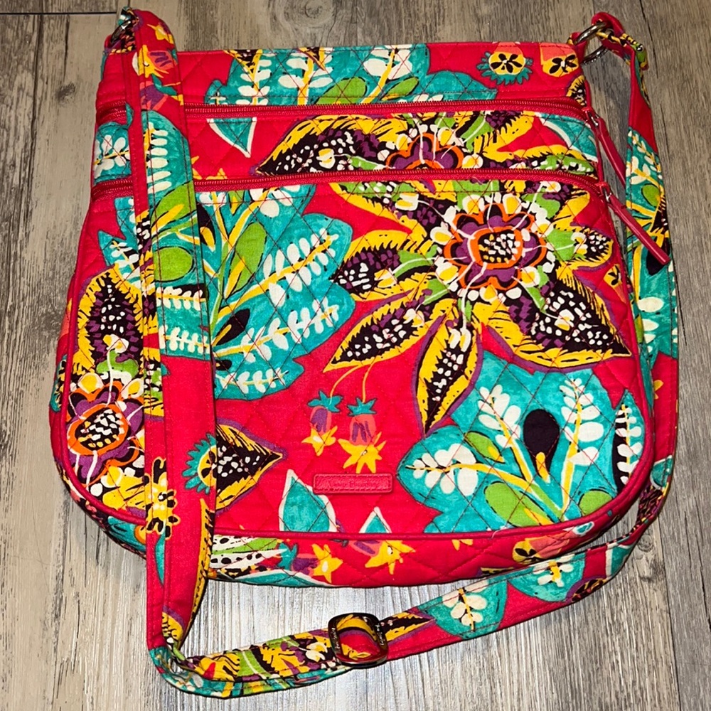 Vera Bradley Purse Like New !!